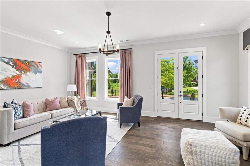 3 bedroom, 4 bathroom, 2,708 sq ft townhouse under contract at 560 Maplewood Drive, Roswell, GA 30075 — photo 9
