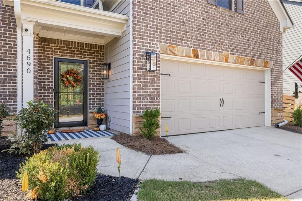 4 bedroom, 3 bathroom, 2,419 sq ft single family residence for sale at 4690 Settlers Grove Road, Cumming, GA 30028 — photo 2