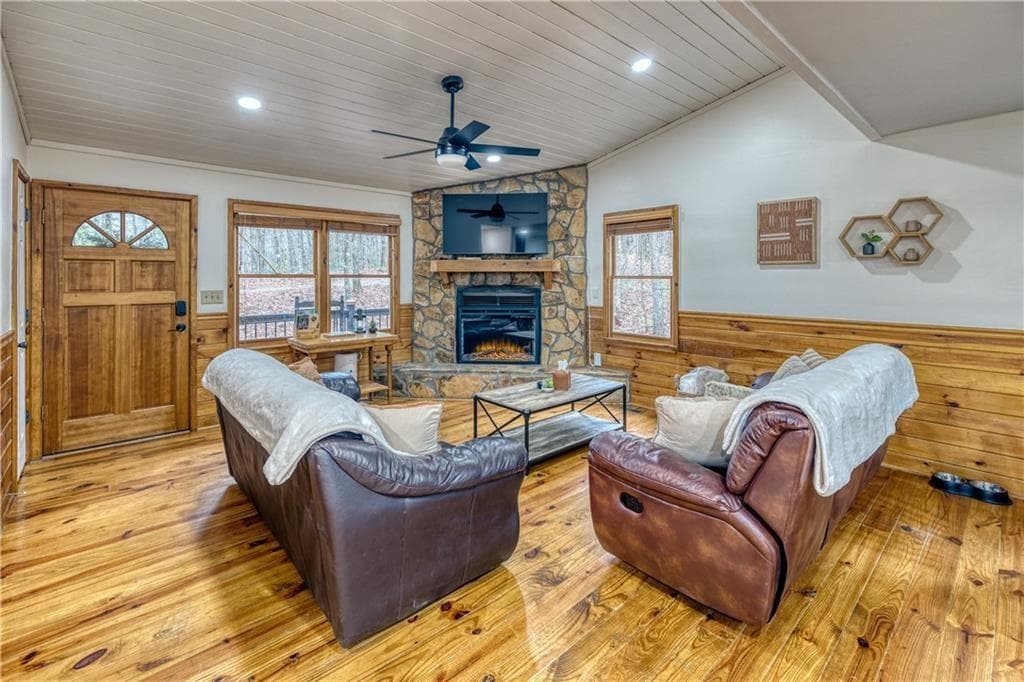 4 bedroom, 3 bathroom, 2,288 sq ft single family residence for sale at 357 Mystic Lane, Blue Ridge, GA 30513 — photo 3