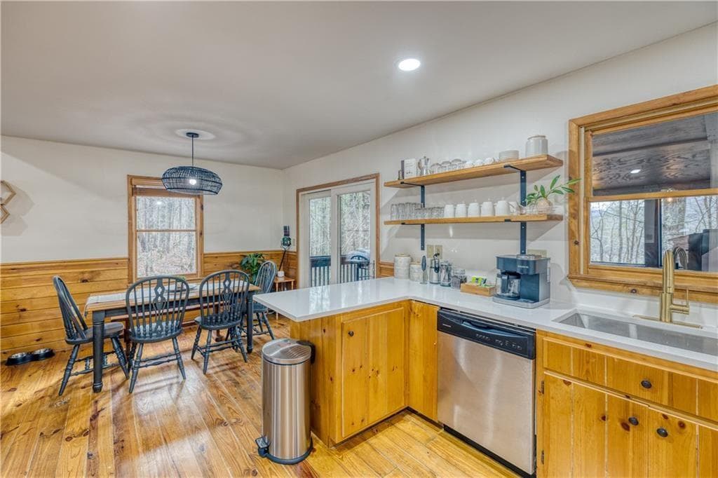 4 bedroom, 3 bathroom, 2,288 sq ft single family residence for sale at 357 Mystic Lane, Blue Ridge, GA 30513 — photo 10