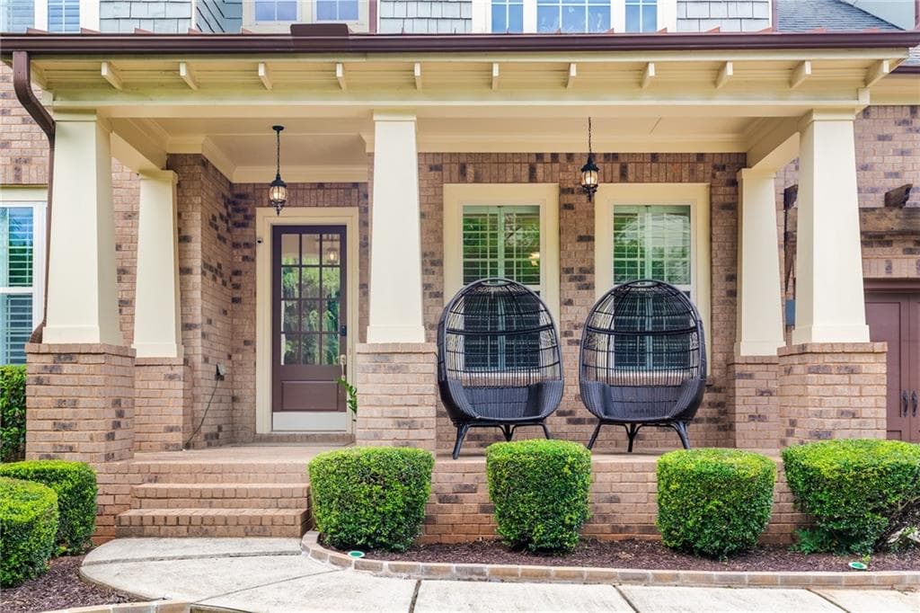 6 bedroom, 5 bathroom, 5,940 sq ft single family residence for sale at 3560 Allee Elm Drive, Johns Creek, GA 30022 — photo 4