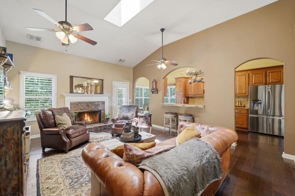 4 bedroom, 3 bathroom, 2,912 sq ft single family residence for sale at 2085 Habersham Marina Road, Cumming, GA 30041 — photo 3