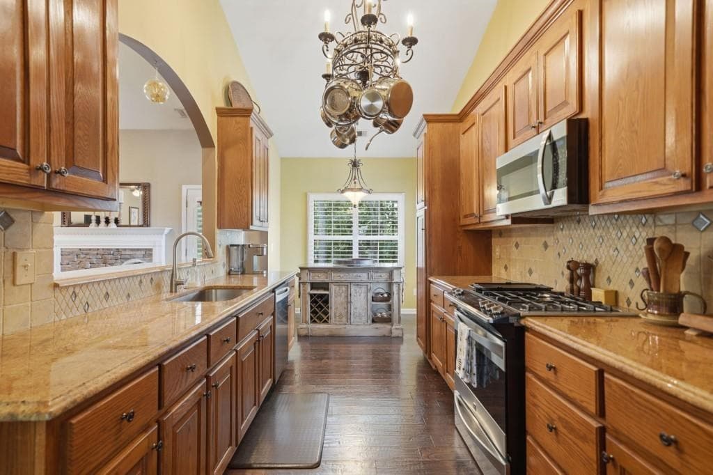 4 bedroom, 3 bathroom, 2,912 sq ft single family residence for sale at 2085 Habersham Marina Road, Cumming, GA 30041 — photo 4