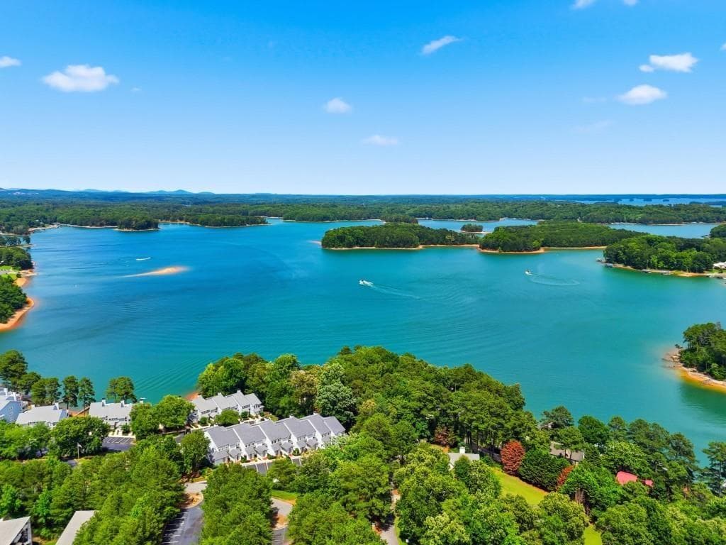 4 bedroom, 3 bathroom, 2,912 sq ft single family residence for sale at 2085 Habersham Marina Road, Cumming, GA 30041 — photo 9