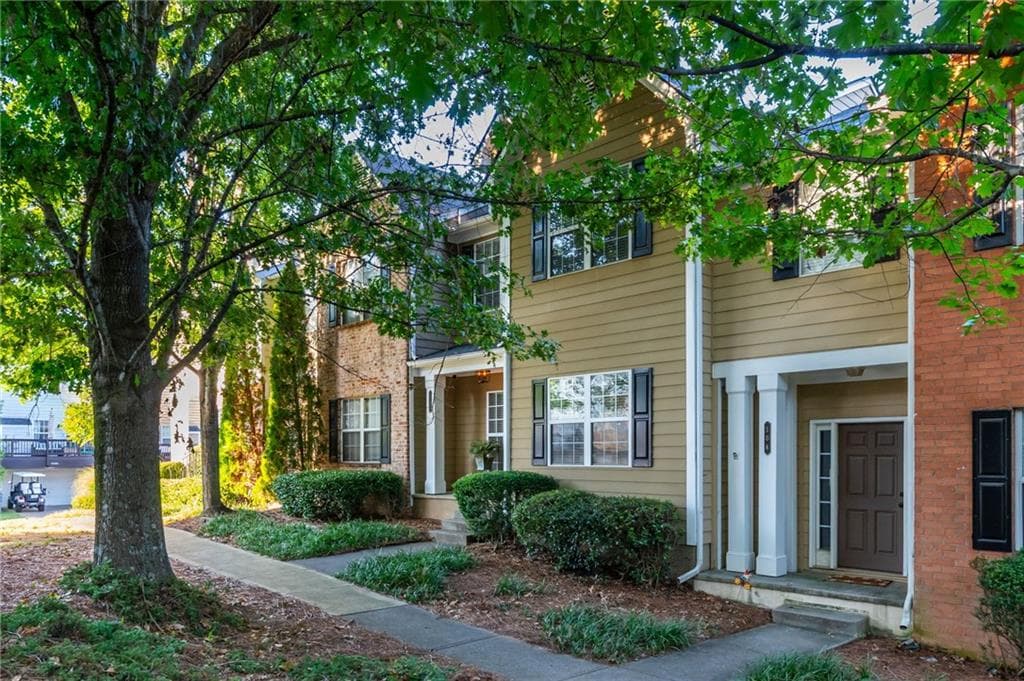 2 bedroom, 3 bathroom, 1,773 sq ft townhouse for sale at 504 Blossom Way, Woodstock, GA 30188 — photo 2
