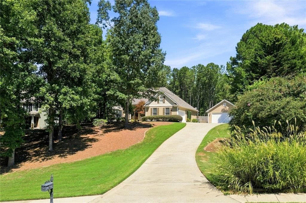 3 bedroom, 3 bathroom, 2,692 sq ft single family residence under contract at 128 Copper Hills Drive, Canton, GA 30114 — photo 4