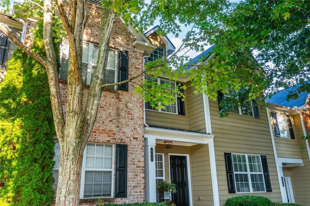2 bedroom, 3 bathroom, 1,773 sq ft townhouse for sale at 504 Blossom Way, Woodstock, GA 30188 — photo 3