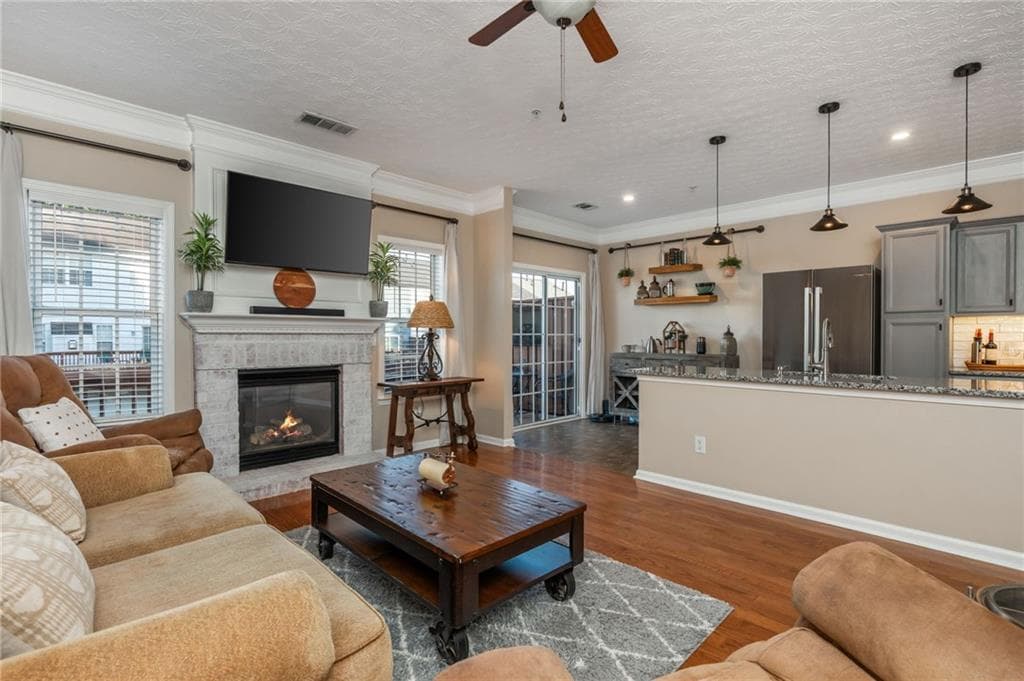 2 bedroom, 3 bathroom, 1,773 sq ft townhouse for sale at 504 Blossom Way, Woodstock, GA 30188 — photo 7