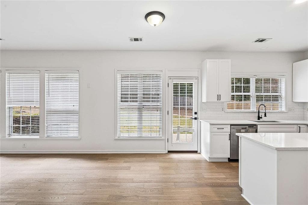 4 bedroom, 3 bathroom, 2,421 sq ft single family residence for sale at 941 Bendleton Drive, Woodstock, GA 30188 — photo 9