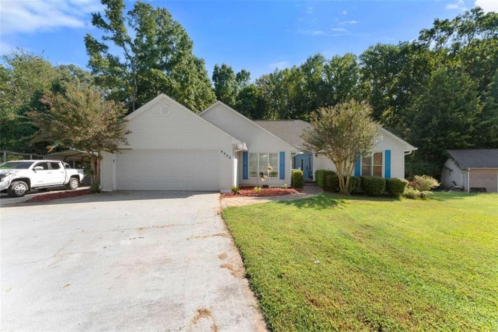 3 bedroom, 2 bathroom, 1,828 sq ft single family residence for sale at 3309 Jean Marie Lane, Gainesville, GA 30506 — photo 2