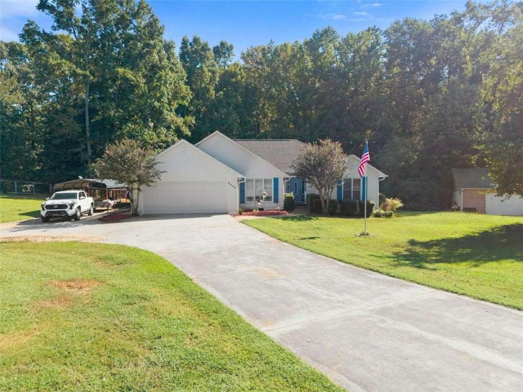 3 bedroom, 2 bathroom, 1,828 sq ft single family residence for sale at 3309 Jean Marie Lane, Gainesville, GA 30506 — photo 3