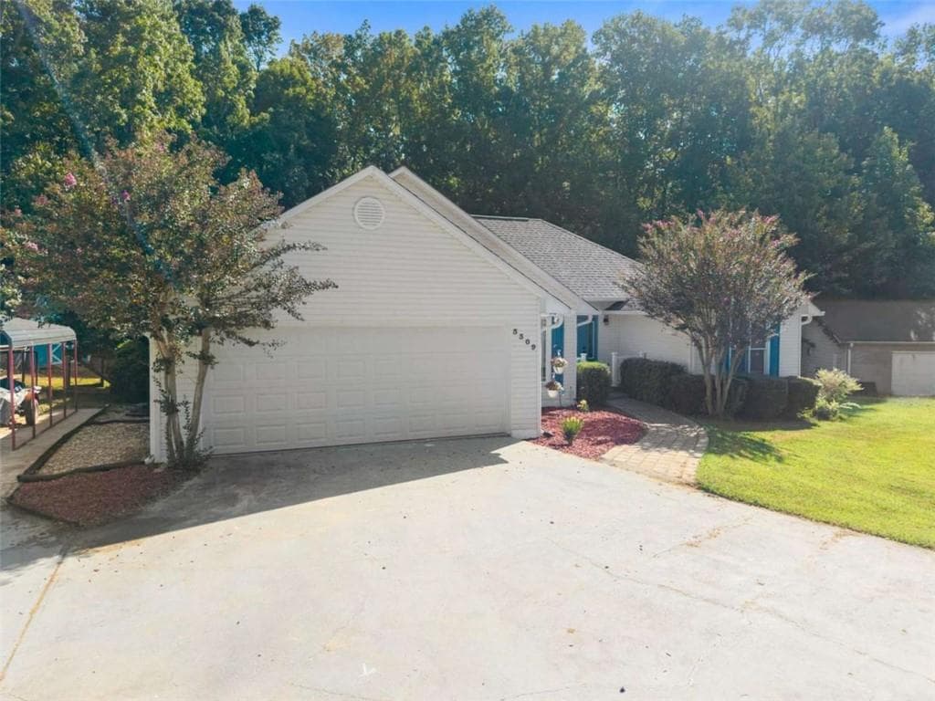 3 bedroom, 2 bathroom, 1,828 sq ft single family residence for sale at 3309 Jean Marie Lane, Gainesville, GA 30506 — photo 5