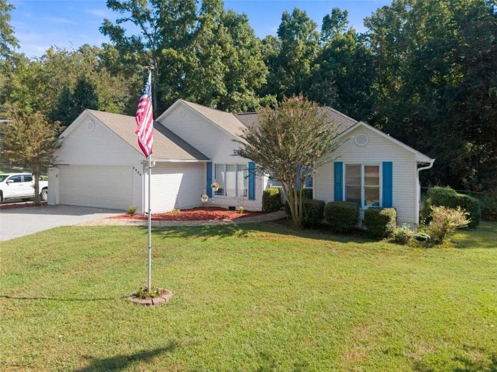 3 bedroom, 2 bathroom, 1,828 sq ft single family residence for sale at 3309 Jean Marie Lane, Gainesville, GA 30506 — photo 10
