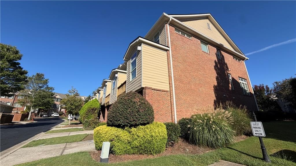 3 bedroom, 4 bathroom, 1,742 sq ft townhouse for sale at 10748 Ellicot Way, Alpharetta, GA 30022 — photo 2
