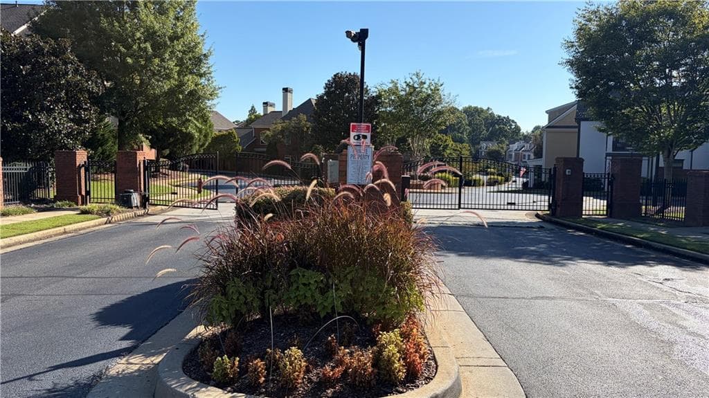 3 bedroom, 4 bathroom, 1,742 sq ft townhouse for sale at 10748 Ellicot Way, Alpharetta, GA 30022 — photo 4