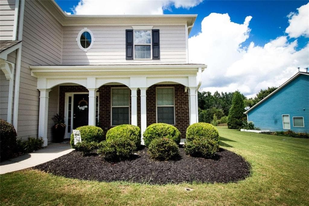 4 bedroom, 3 bathroom, 2,756 sq ft single family residence for sale at 100 Inverness Avenue, Newnan, GA 30263 — photo 3