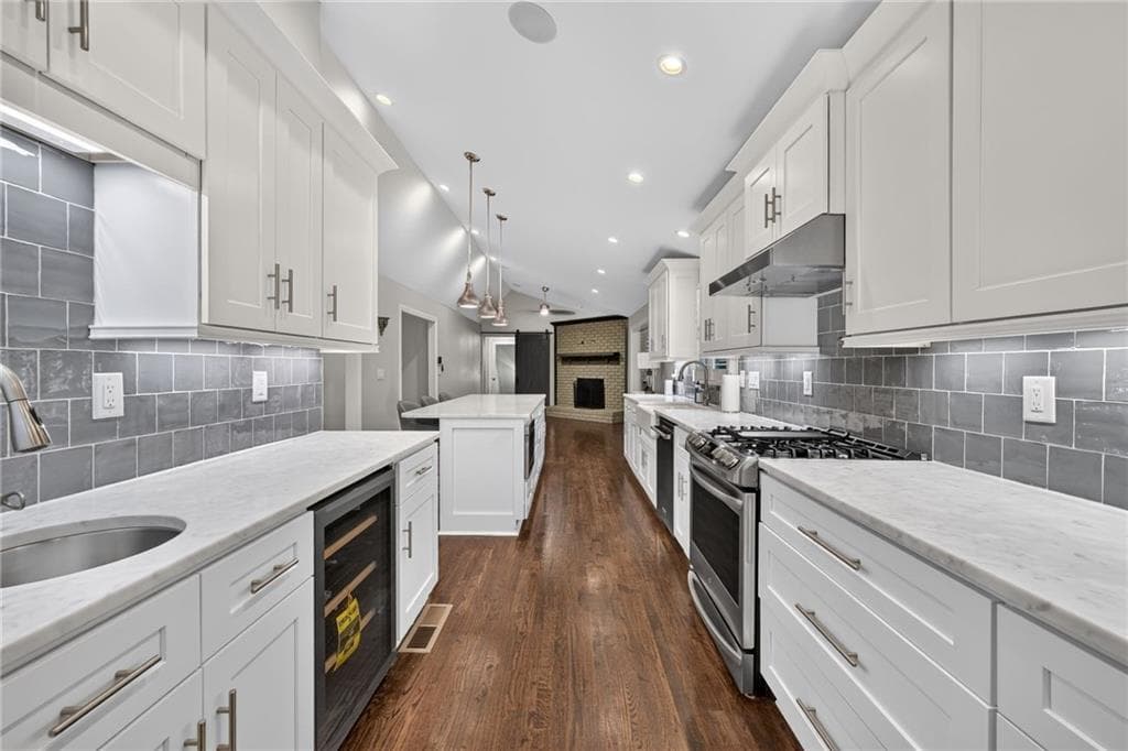 4 bedroom, 4 bathroom, 2,600 sq ft single family residence for sale at 3009 Greenoaks Circle, Atlanta, GA 30345 — photo 7
