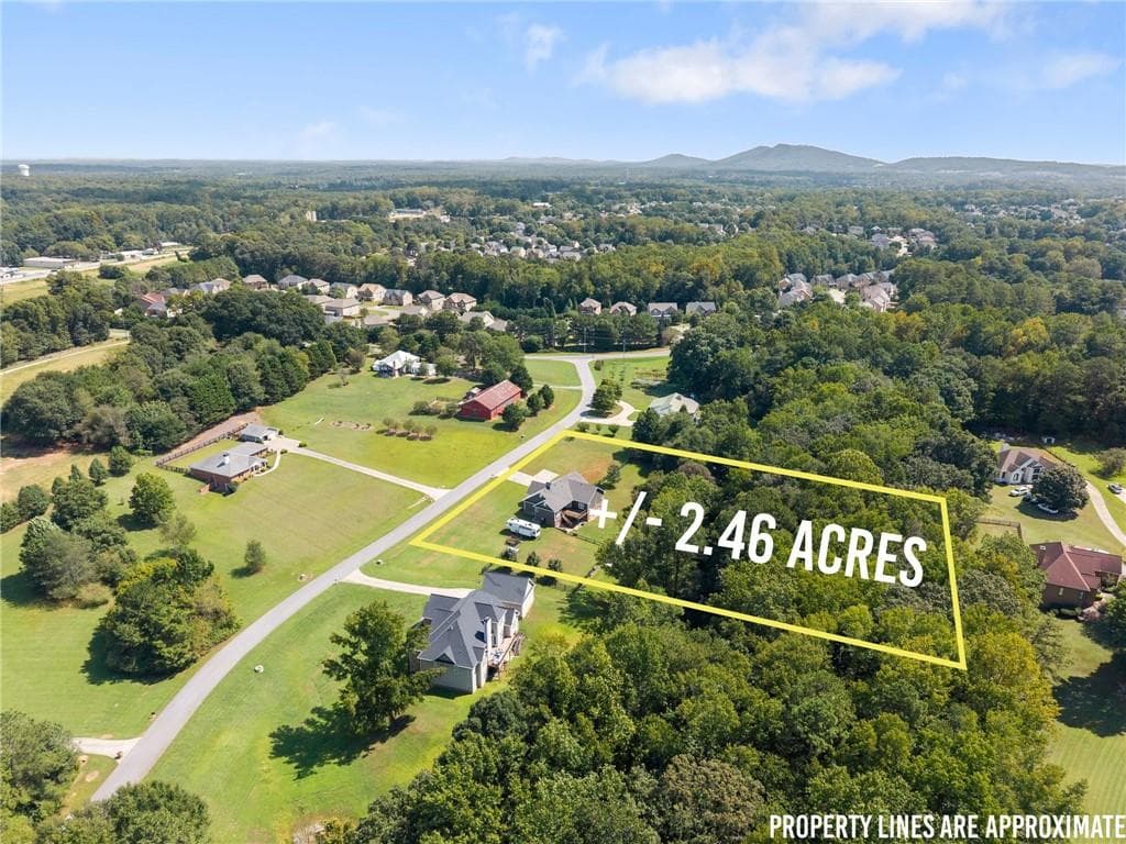 5 bedroom, 4 bathroom, 4,600 sq ft single family residence for sale at 4465 Carters Creek Lane, Cumming, GA 30040 — photo 3