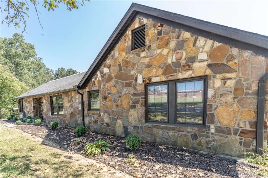 3 bedroom, 2 bathroom, 5,204 sq ft single family residence for sale at 20 Lindberg Drive, Rome, GA 30161 — photo 4