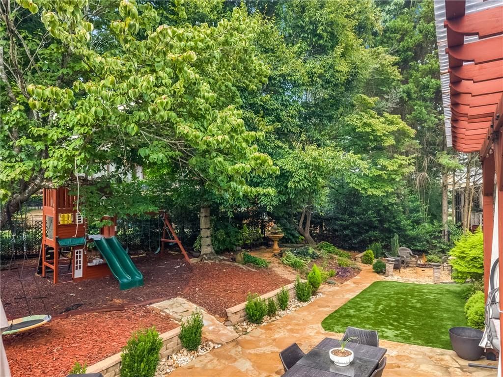 6 bedroom, 6 bathroom, 6,389 sq ft single family residence for sale at 2744 Fairway Knoll Court, Dacula, GA 30019 — photo 7