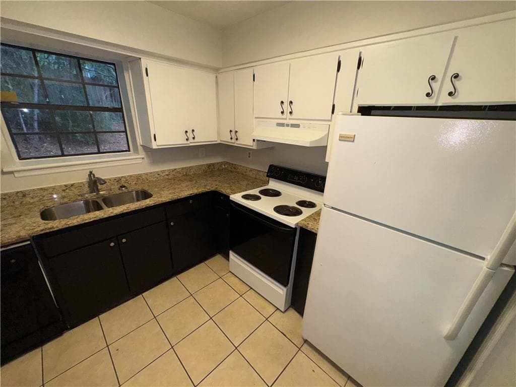 other under contract at 1421 Stone Mill Trace, Stone Mountain, GA 30083 — photo 3