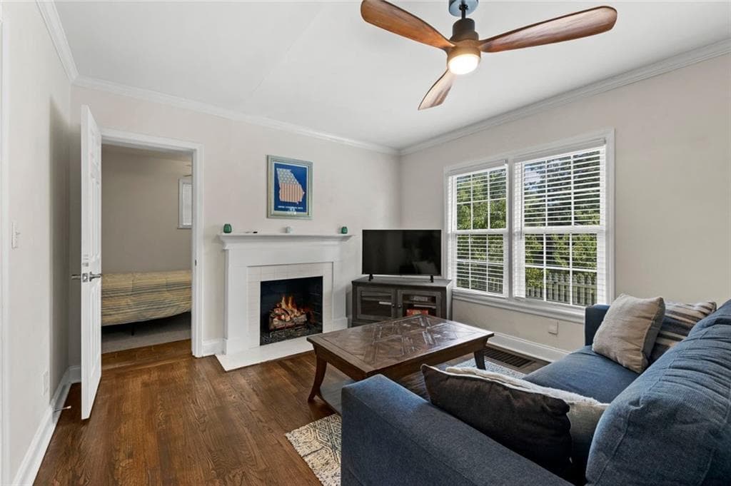 4 bedroom, 2 bathroom, 1,821 sq ft single family residence for sale at 1619 Sylvan Road, Atlanta, GA 30310 — photo 3
