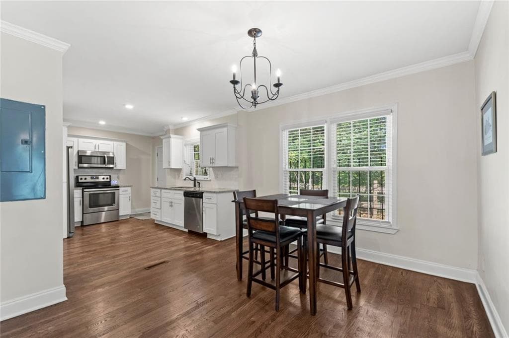 4 bedroom, 2 bathroom, 1,821 sq ft single family residence for sale at 1619 Sylvan Road, Atlanta, GA 30310 — photo 7