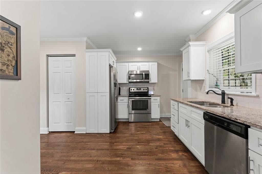 4 bedroom, 2 bathroom, 1,821 sq ft single family residence for sale at 1619 Sylvan Road, Atlanta, GA 30310 — photo 9