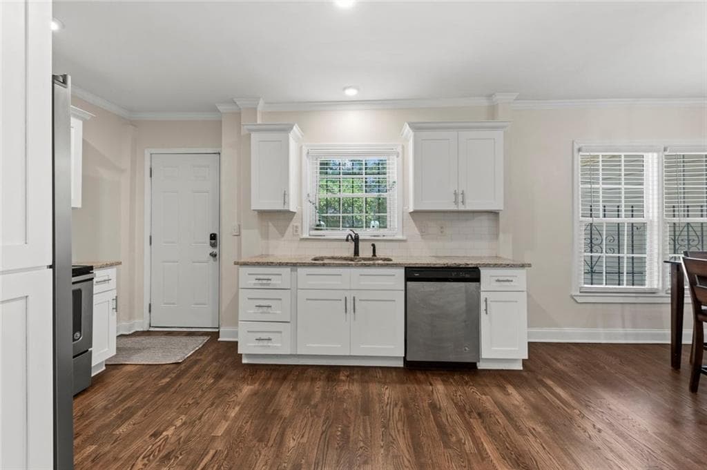 4 bedroom, 2 bathroom, 1,821 sq ft single family residence for sale at 1619 Sylvan Road, Atlanta, GA 30310 — photo 10