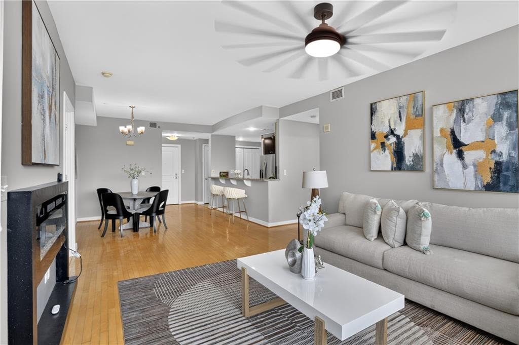 2 bedroom, 2 bathroom, 1,429 sq ft condominium for sale at 3338 Peachtree Road 601, Atlanta, GA 30326 — photo 8
