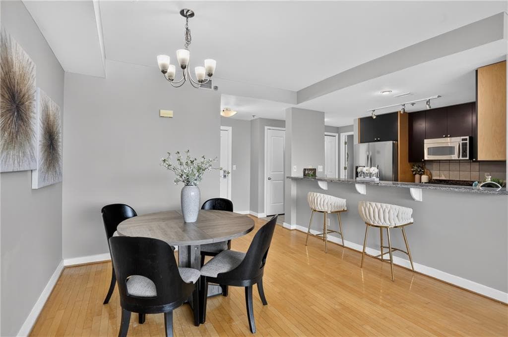 2 bedroom, 2 bathroom, 1,429 sq ft condominium for sale at 3338 Peachtree Road 601, Atlanta, GA 30326 — photo 10