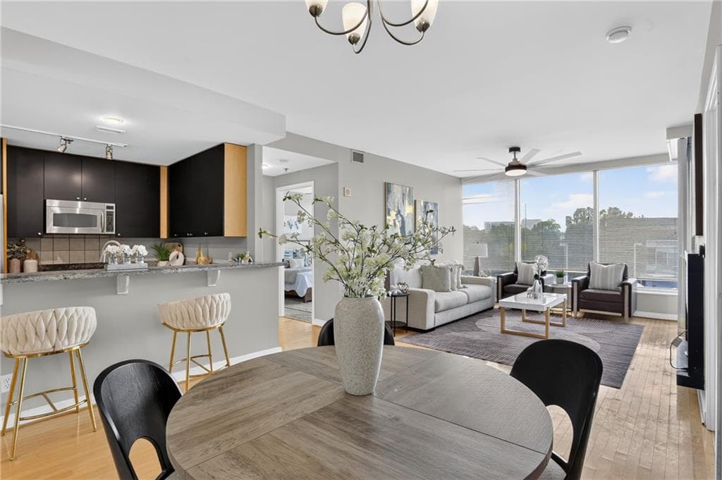 2 bedroom, 2 bathroom, 1,429 sq ft condominium for sale at 3338 Peachtree Road 601, Atlanta, GA 30326 — photo 1 of 35