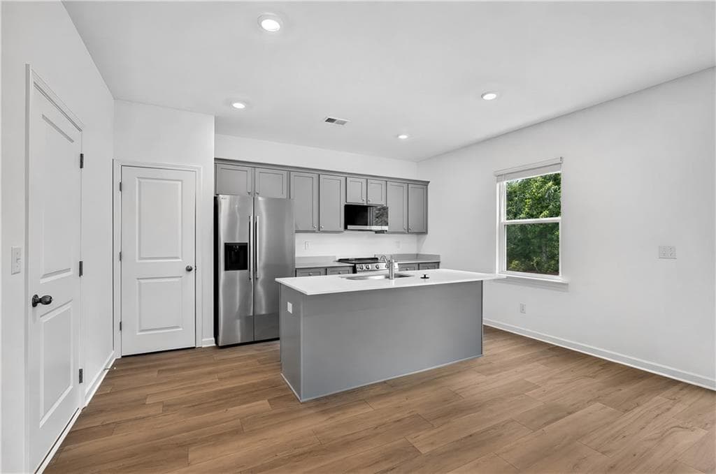 4 bedroom, 3 bathroom, 1,995 sq ft single family residence for sale at 60 Sea Grove Drive, Rome, GA 30161 — photo 3
