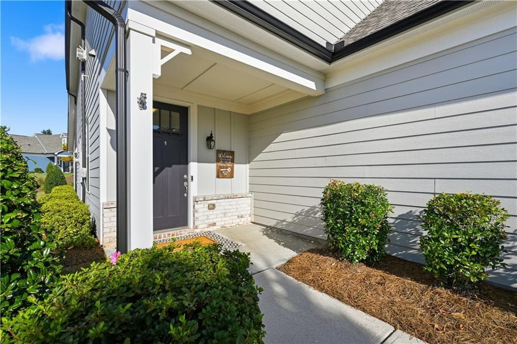 3 bedroom, 2 bathroom, 1,854 sq ft single family residence under contract at 196 Chatuge Drive, Hoschton, GA 30548 — photo 2