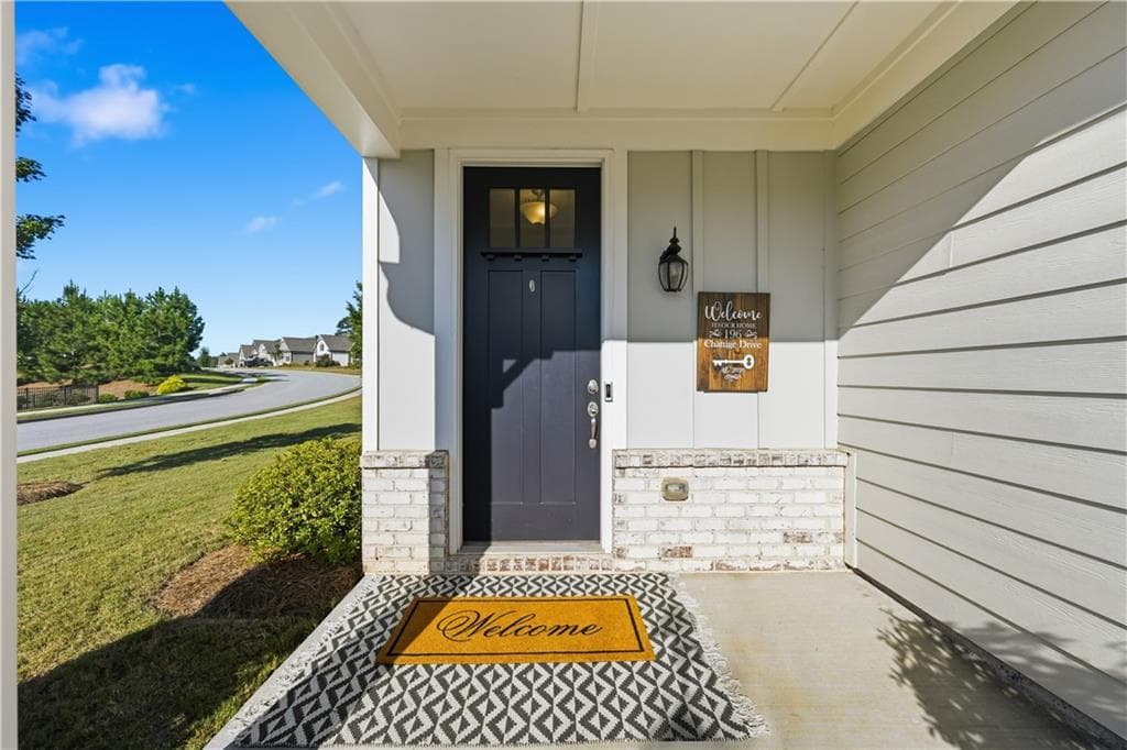 3 bedroom, 2 bathroom, 1,854 sq ft single family residence under contract at 196 Chatuge Drive, Hoschton, GA 30548 — photo 3