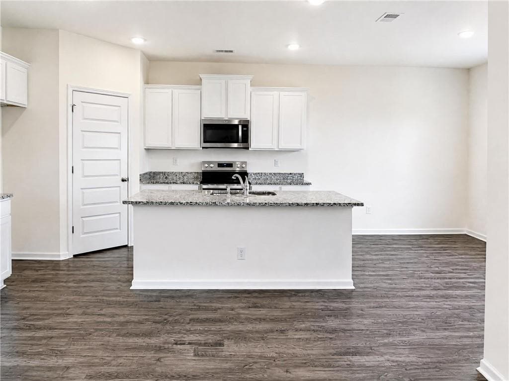 3 bedroom, 3 bathroom, 1,767 sq ft single family residence for sale at 457 Shasta Court, Hoschton, GA 30548 — photo 5