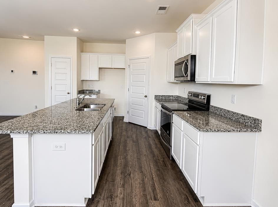 3 bedroom, 3 bathroom, 1,767 sq ft single family residence for sale at 457 Shasta Court, Hoschton, GA 30548 — photo 7