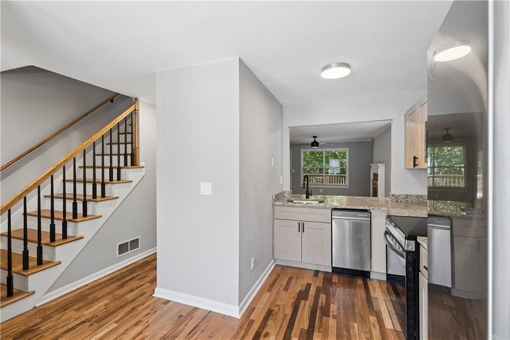 3 bedroom, 3 bathroom, 1,748 sq ft townhouse for rent at 5200 Laurel Bridge Drive, Smyrna, GA 30082 for $2,295 a month — photo 5