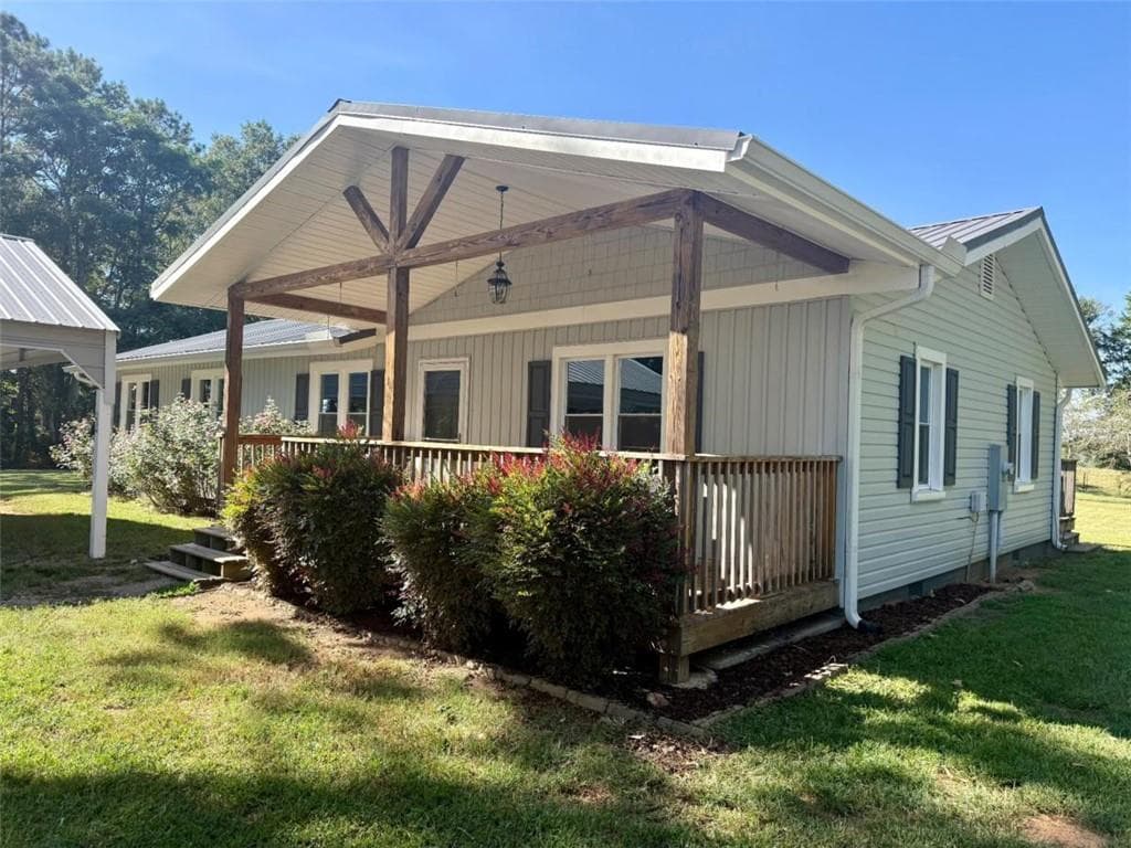 3 bedroom, 2 bathroom, 1,456 sq ft single family residence under contract at 1345 Farmers High Road, Carrollton, GA 30117