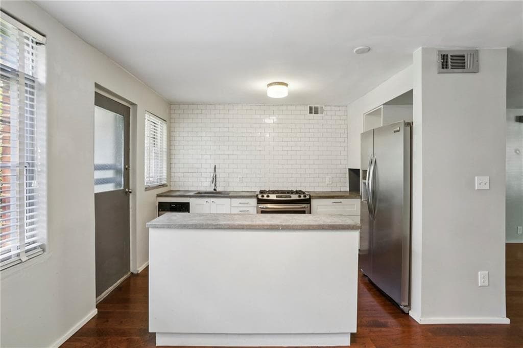 2 bedroom, 1 bathroom, 1,148 sq ft condominium for sale at 1391 Normandy Drive 1, Atlanta, GA 30306 — photo 7