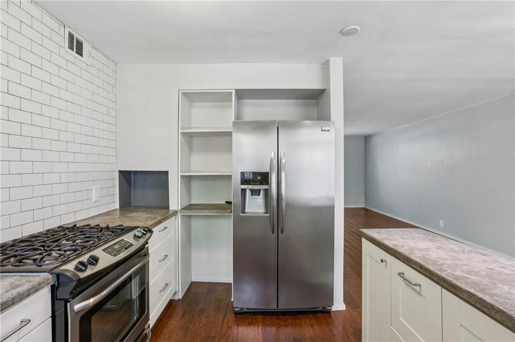 2 bedroom, 1 bathroom, 1,148 sq ft condominium for sale at 1391 Normandy Drive 1, Atlanta, GA 30306 — photo 8