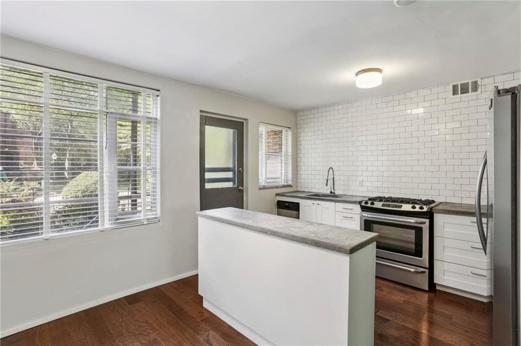 2 bedroom, 1 bathroom, 1,148 sq ft condominium for sale at 1391 Normandy Drive 1, Atlanta, GA 30306 — photo 10