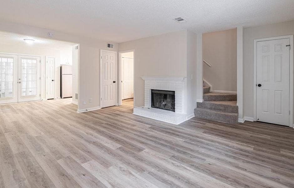 2 bedroom, 3 bathroom, 1,240 sq ft townhouse for rent at 1050 Old Holcomb Bridge Road, Roswell, GA 30076 for $1,599 a month — photo 4