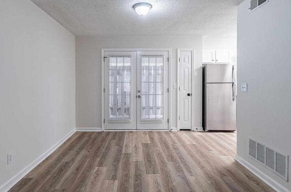 2 bedroom, 3 bathroom, 1,240 sq ft townhouse for rent at 1050 Old Holcomb Bridge Road, Roswell, GA 30076 for $1,599 a month — photo 8