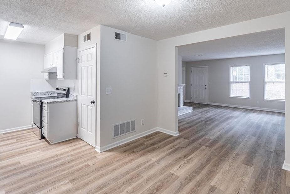 2 bedroom, 3 bathroom, 1,240 sq ft townhouse for rent at 1050 Old Holcomb Bridge Road, Roswell, GA 30076 for $1,599 a month — photo 9