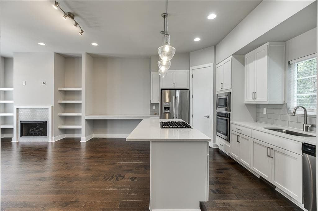 2 bedroom, 3 bathroom, 1,746 sq ft townhouse for rent at 721 Taylor Court, Atlanta, GA 30324 for $3,500 a month — photo 3