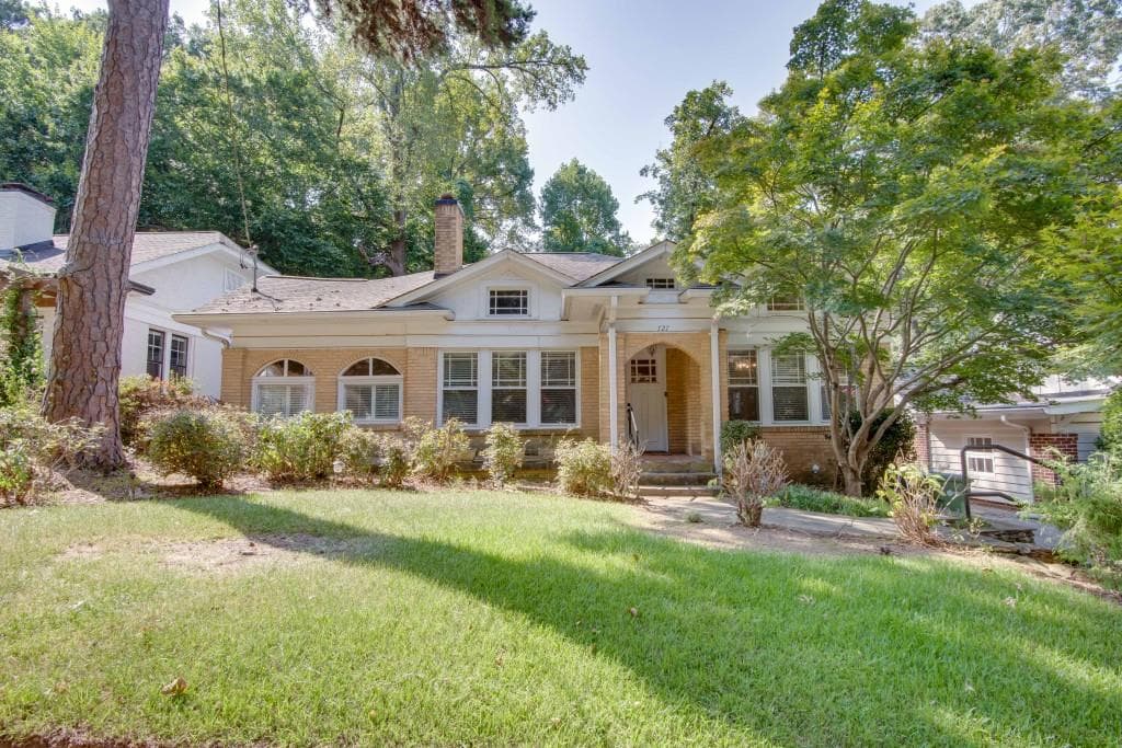 3 bedroom, 2 bathroom, 1,906 sq ft single family residence for sale at 727 Yorkshire Road, Atlanta, GA 30306 — photo 2