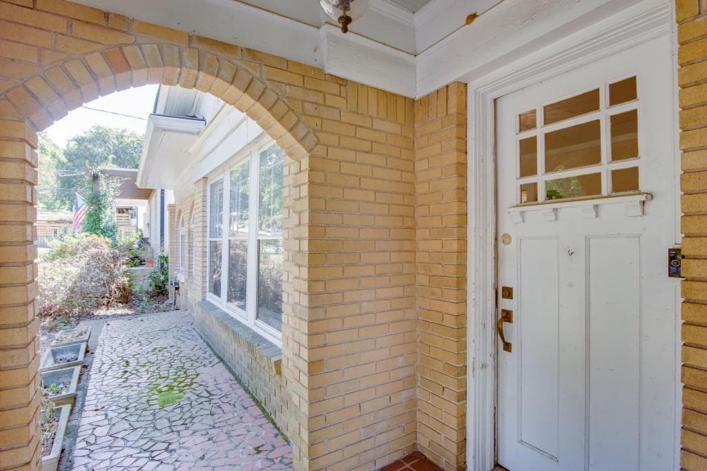 3 bedroom, 2 bathroom, 1,906 sq ft single family residence for sale at 727 Yorkshire Road, Atlanta, GA 30306 — photo 5