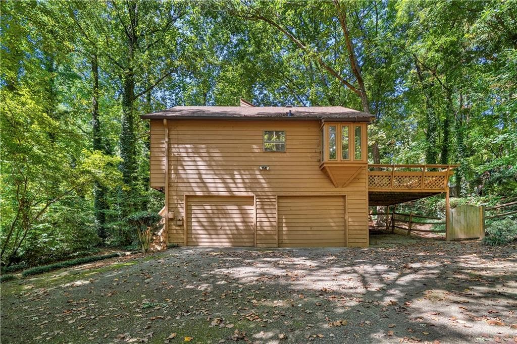 3 bedroom, 3 bathroom, 2,274 sq ft single family residence for sale at 3390 Woodrun Trail, Marietta, GA 30062 — photo 2