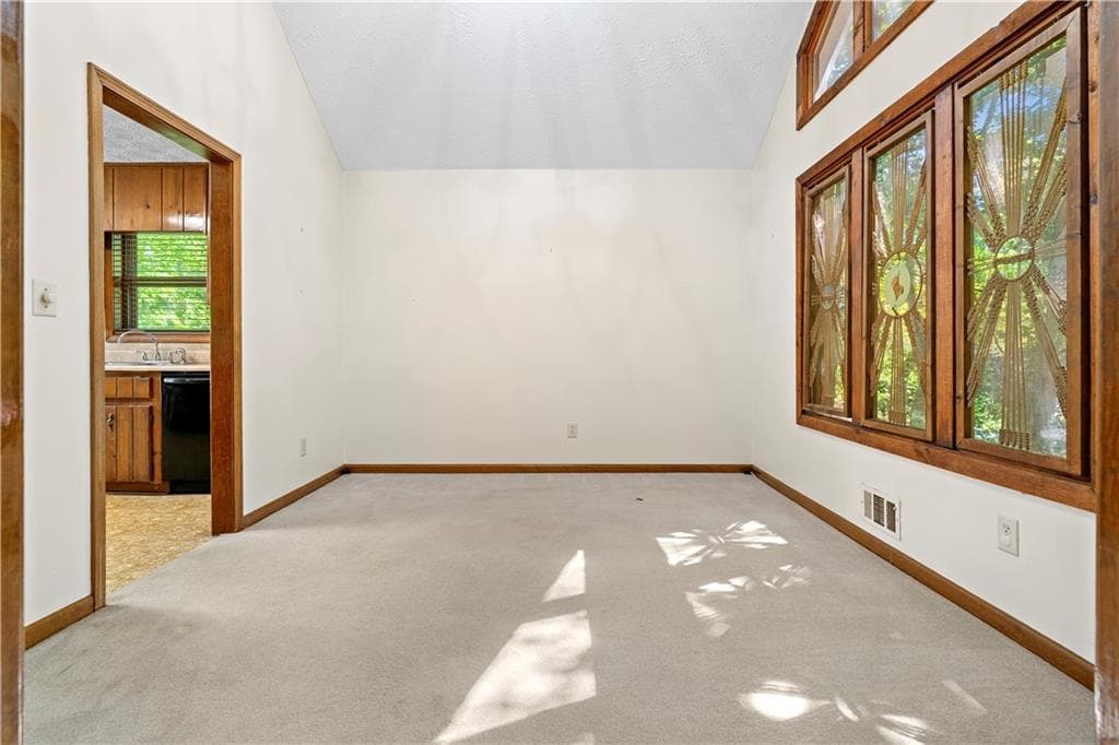 3 bedroom, 3 bathroom, 2,274 sq ft single family residence for sale at 3390 Woodrun Trail, Marietta, GA 30062 — photo 8